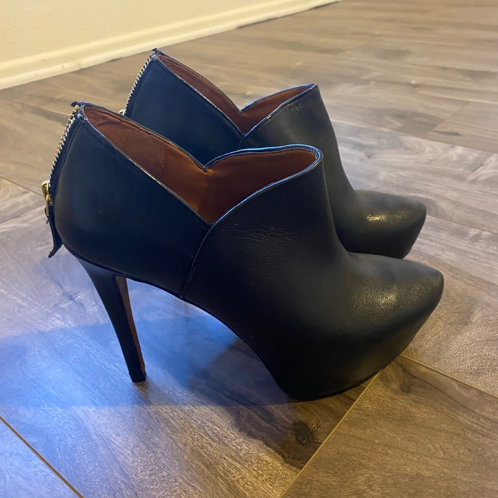 Nine West booties Size 7 1/2